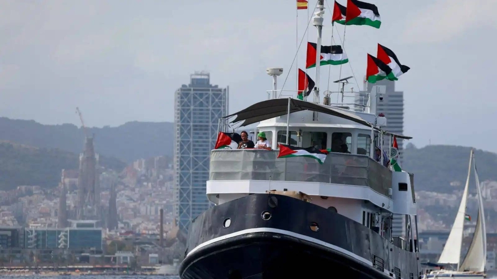 الطقس العاصف يجبر &laquo;أسطول الصمود&raquo; على العودة إلى برشلونة