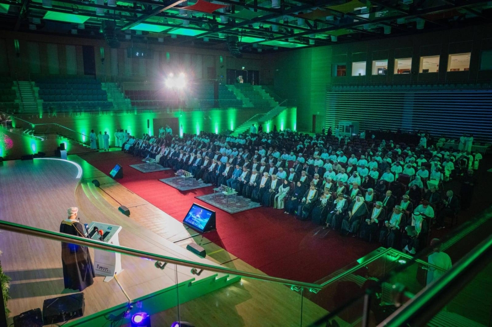 وزير المواصلات يشارك في الملتقى الخليجي للتنقل الأخضر بسلطنة عمان