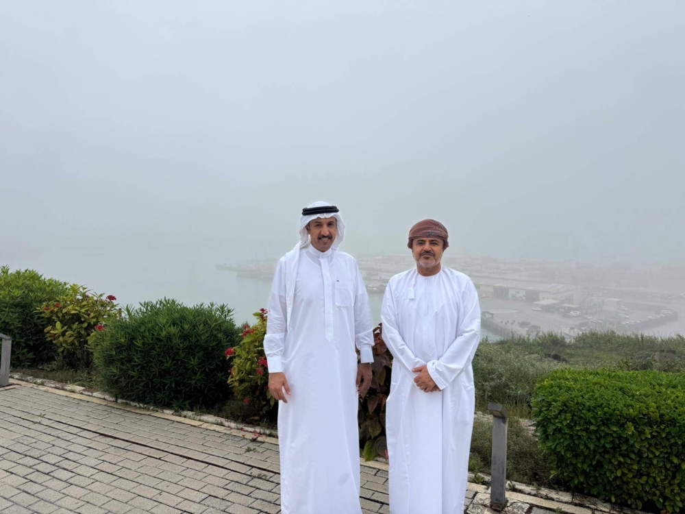 وزير المواصلات يشارك في الملتقى الخليجي للتنقل الأخضر بسلطنة عمان