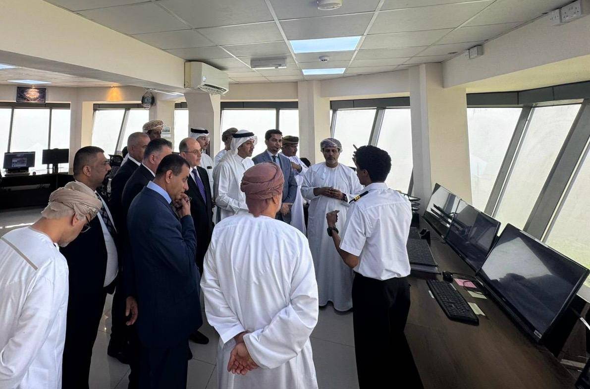 وزير المواصلات يشارك في الملتقى الخليجي للتنقل الأخضر بسلطنة عمان