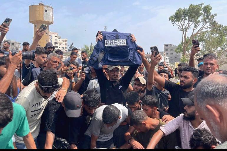 &laquo;الغارديان&raquo;: إسرائيل تقتل الصحفيين بغزة حتى لا يرى العالم ما تفعله هناك