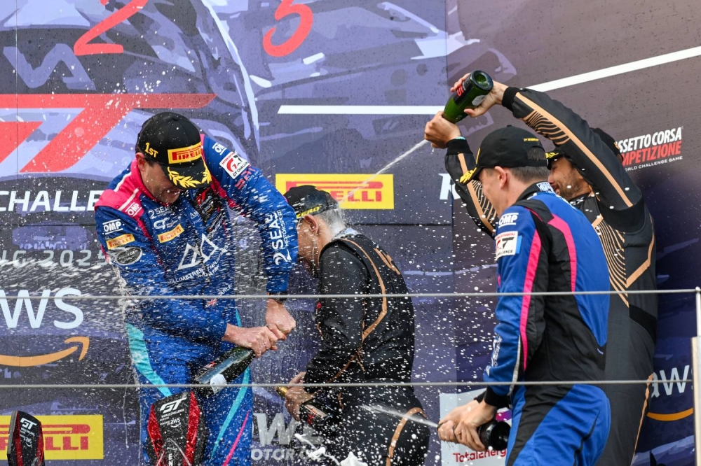 عيسى بن عبدالله: إنجاز فريق تو سيز لسباق السيارات في حلبة نوربورغرينغ يعكس التزام الفريق ويؤكد مكانة مملكة البحرين في سباقات السيارات العالمية