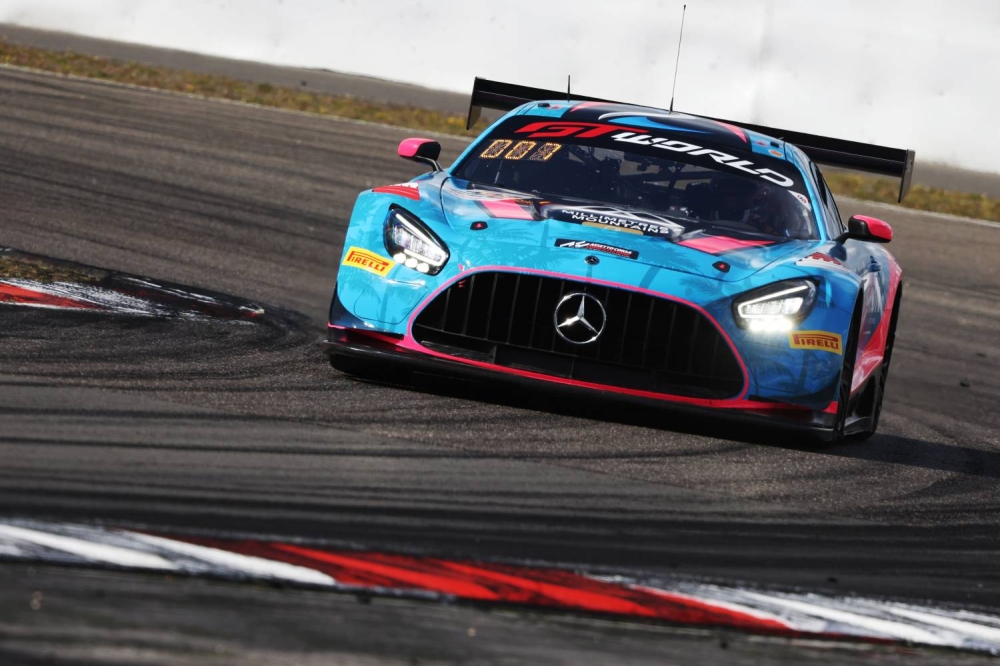 عيسى بن عبدالله: إنجاز فريق تو سيز لسباق السيارات في حلبة نوربورغرينغ يعكس التزام الفريق ويؤكد مكانة مملكة البحرين في سباقات السيارات العالمية