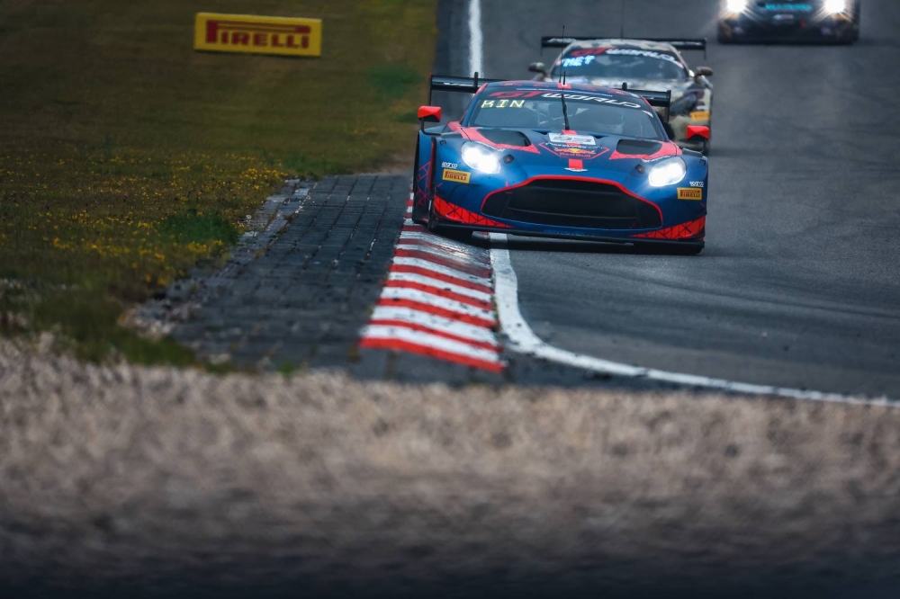 عيسى بن عبدالله: إنجاز فريق تو سيز لسباق السيارات في حلبة نوربورغرينغ يعكس التزام الفريق ويؤكد مكانة مملكة البحرين في سباقات السيارات العالمية