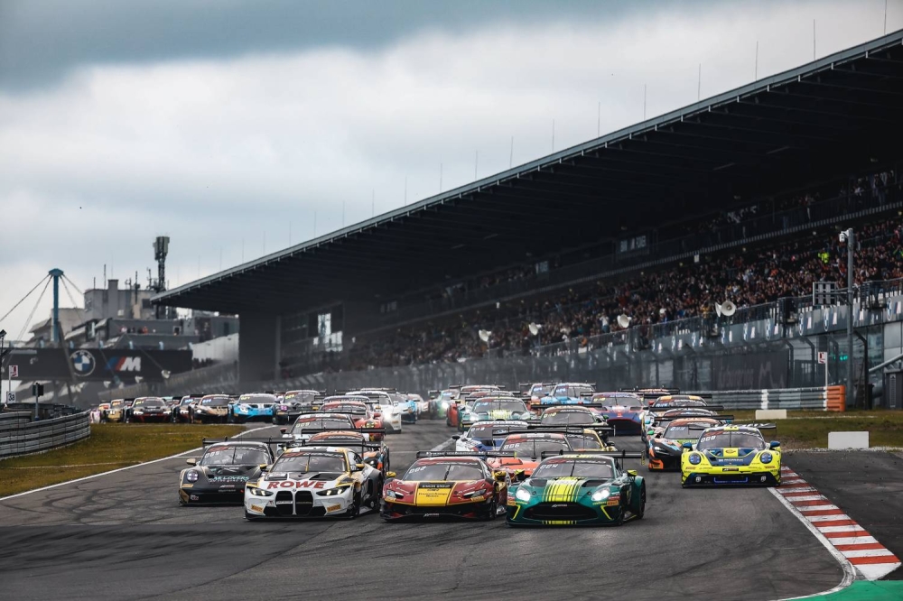 عيسى بن عبدالله: إنجاز فريق تو سيز لسباق السيارات في حلبة نوربورغرينغ يعكس التزام الفريق ويؤكد مكانة مملكة البحرين في سباقات السيارات العالمية