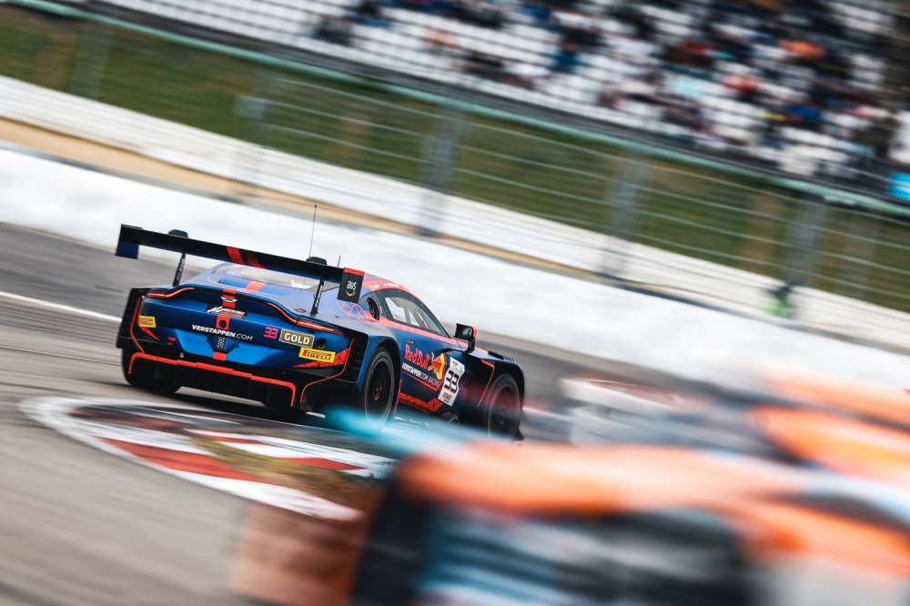 عيسى بن عبدالله: إنجاز فريق تو سيز لسباق السيارات في حلبة نوربورغرينغ يعكس التزام الفريق ويؤكد مكانة مملكة البحرين في سباقات السيارات العالمية