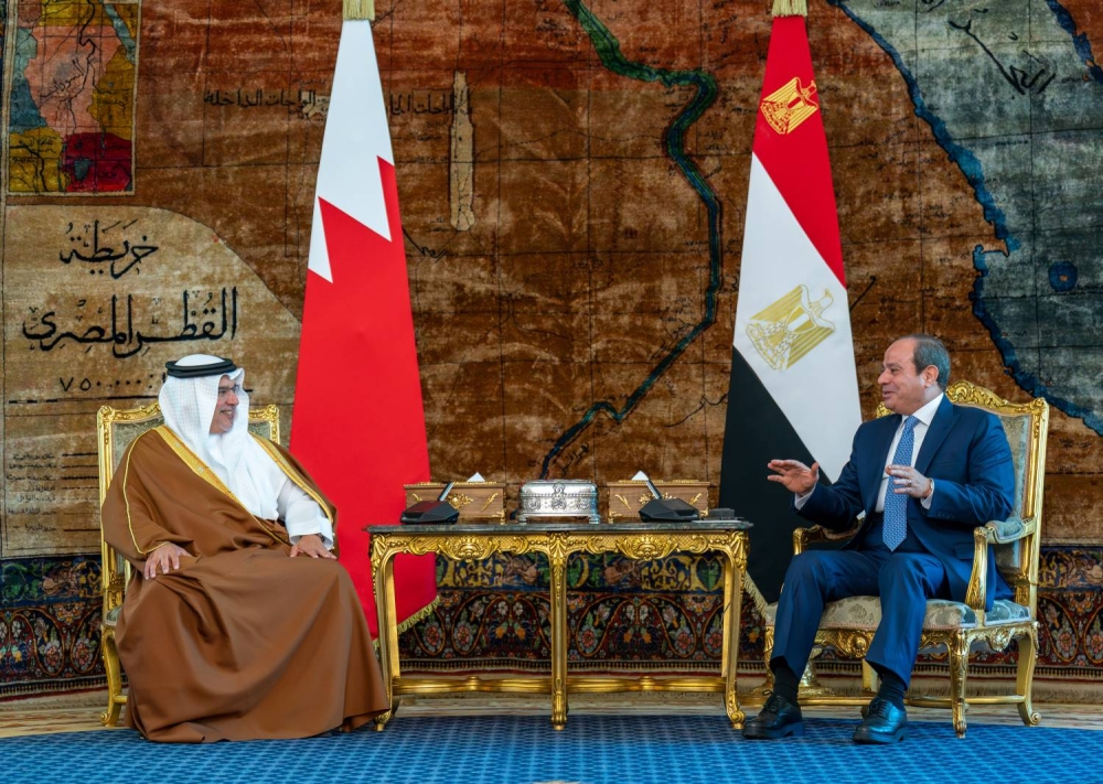 ولي العهد رئيس الوزراء يلتقي الرئيس المصري