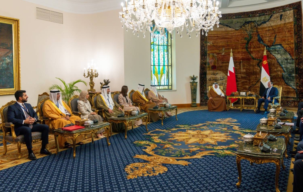 ولي العهد رئيس الوزراء يلتقي الرئيس المصري