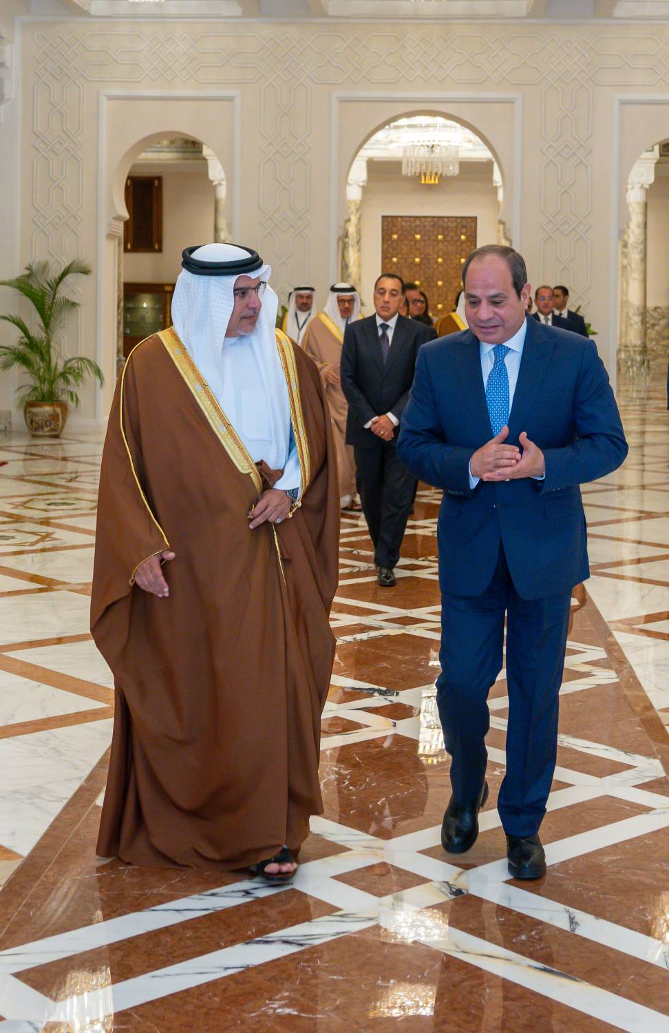 ولي العهد رئيس الوزراء يلتقي الرئيس المصري