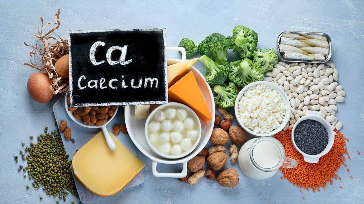 8 أطعمة غنية بالكالسيوم تعزز صحة العظام وتقي من هشاشتها