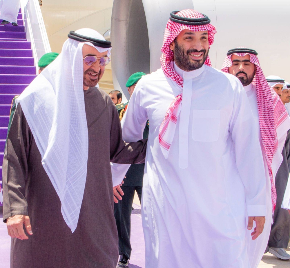 الرئيس الاماراتي يصل إلى الرياض وولي عهد السعودية في مقدمة مستقبليه