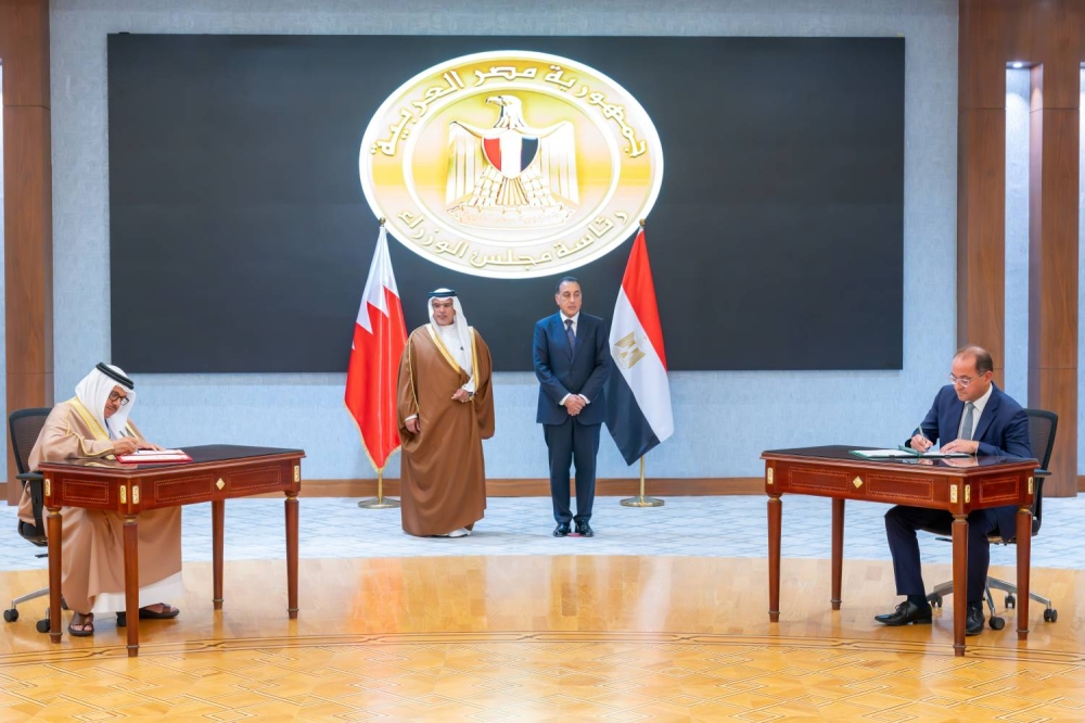 ولي العهد رئيس الوزراء يشهد توقيع عدد من اتفاقيات ومذكرات التفاهم بين البحرين ومصر