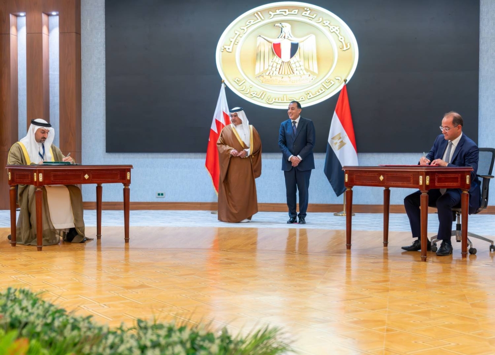 ولي العهد رئيس الوزراء يشهد توقيع عدد من اتفاقيات ومذكرات التفاهم بين البحرين ومصر