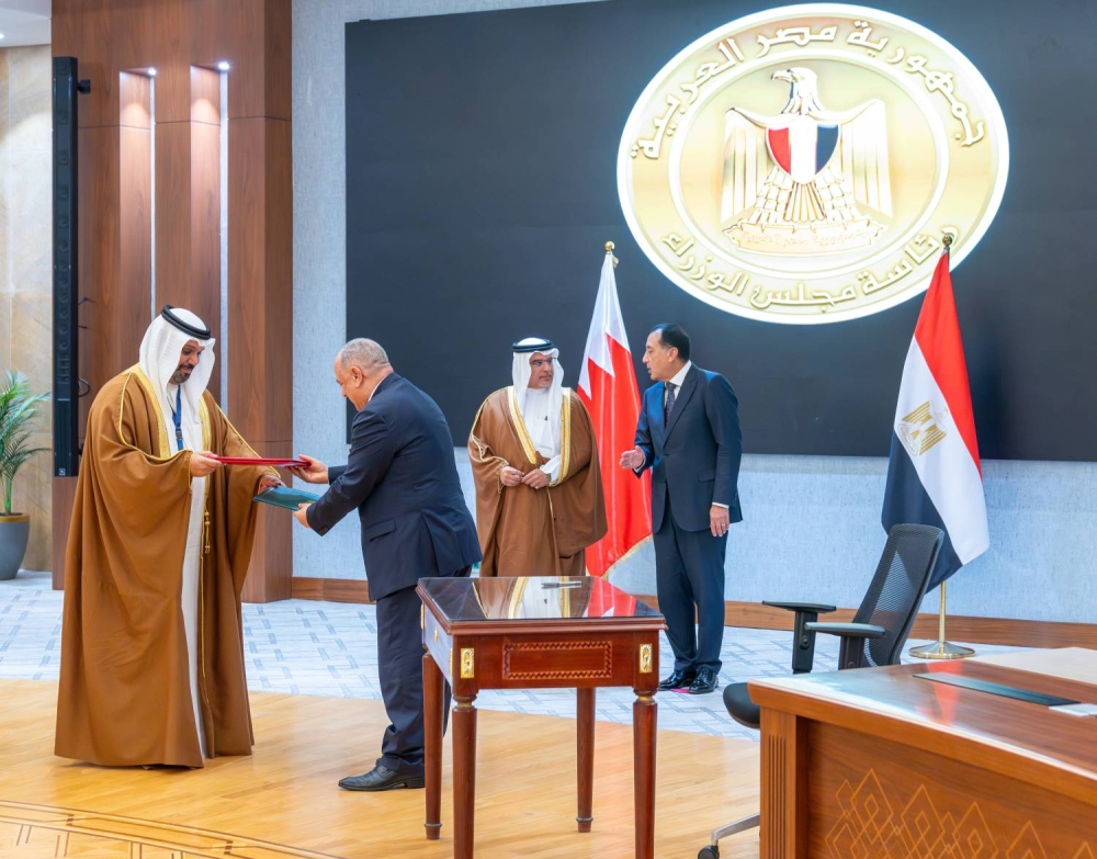 ولي العهد رئيس الوزراء يشهد توقيع عدد من اتفاقيات ومذكرات التفاهم بين البحرين ومصر