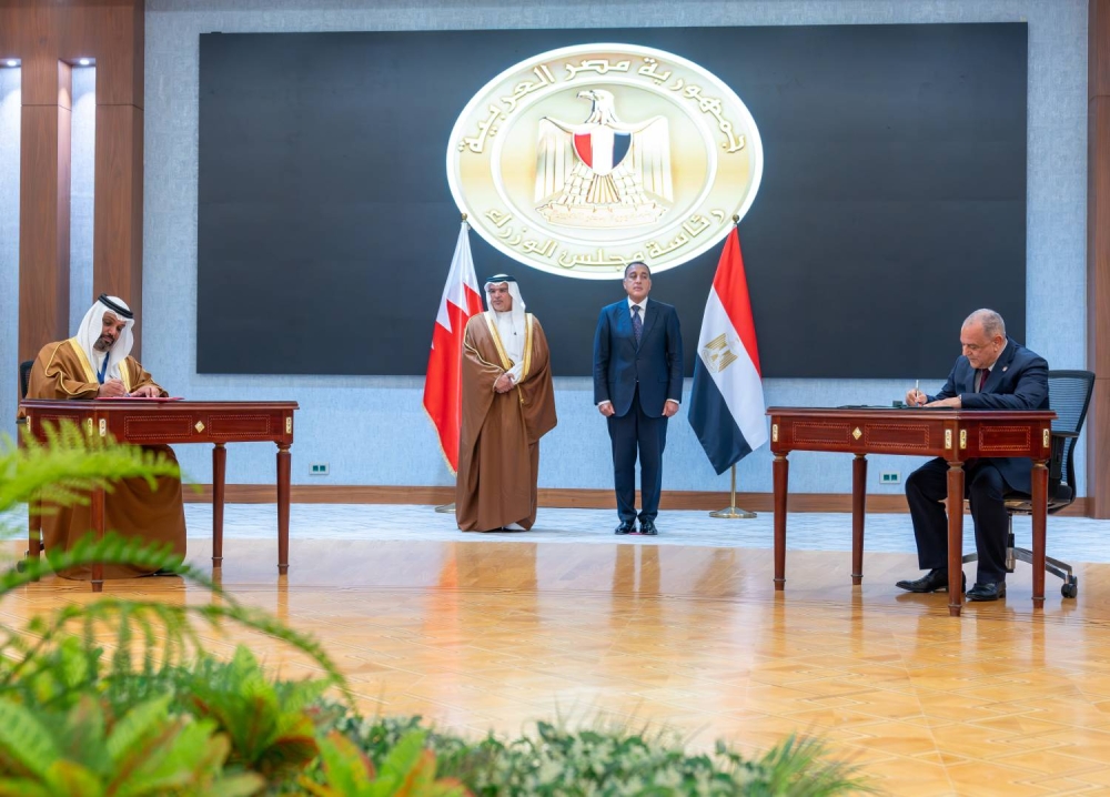 ولي العهد رئيس الوزراء يشهد توقيع عدد من اتفاقيات ومذكرات التفاهم بين البحرين ومصر