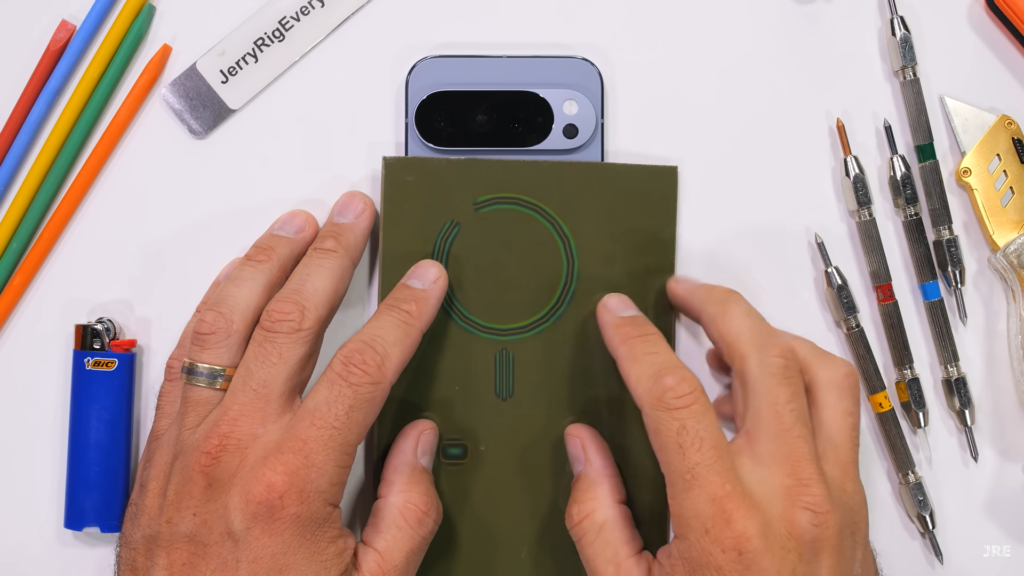 اختبار المتانة يثبت قوة Pixel 10 Pro XL ويكشف عن تقنية Pixelsnap الثورية