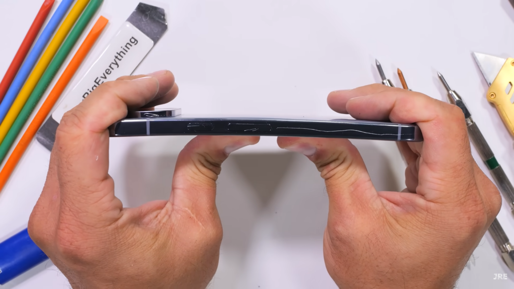 اختبار المتانة يثبت قوة Pixel 10 Pro XL ويكشف عن تقنية Pixelsnap الثورية