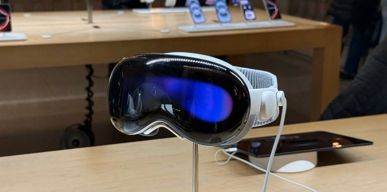 أبل تكشف عن خارطة طريقها للأجهزة القابلة للطي.. آيفون 2026 وآيباد 2028