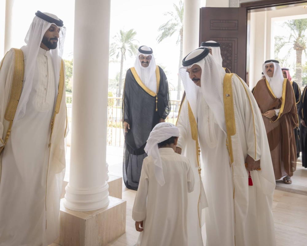 الملك المعظم يؤدي صلاة الجمعة المباركة بمسجد قصر الصافرية