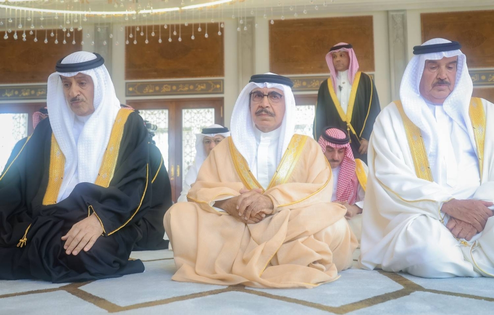 الملك المعظم يؤدي صلاة الجمعة المباركة بمسجد قصر الصافرية