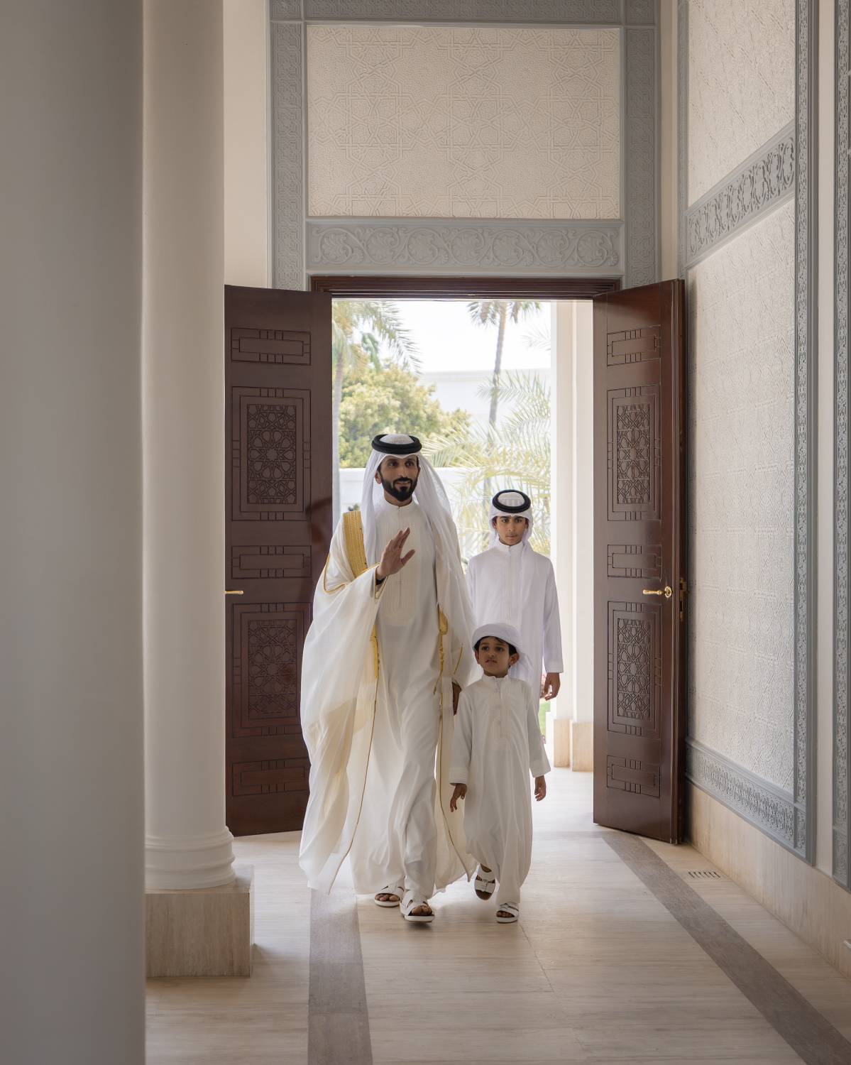 الملك المعظم يؤدي صلاة الجمعة المباركة بمسجد قصر الصافرية