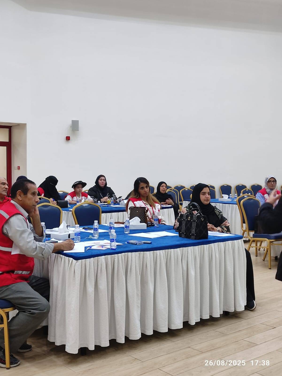 فريق من الهلال الأحمر البحريني يتلقى تدريبًا متخصصًا في الدعم النفسي