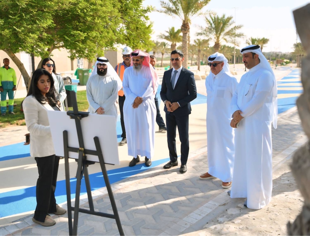 وزير البلديات يطلع ميدانياً على مشروع تطوير ممشى الرفاع بـ"الجنوبية"