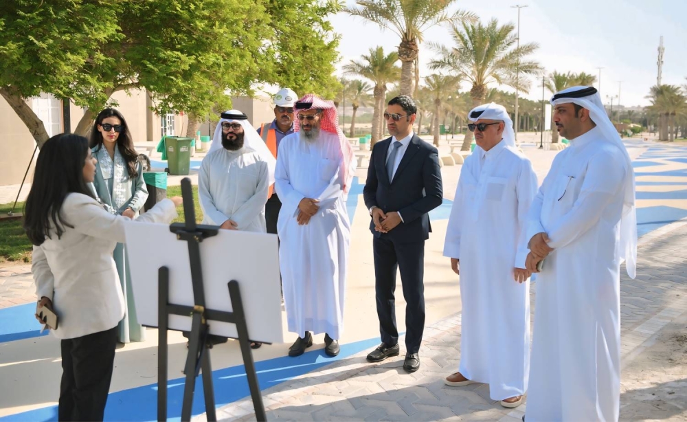 وزير البلديات يطلع ميدانياً على مشروع تطوير ممشى الرفاع بـ"الجنوبية"