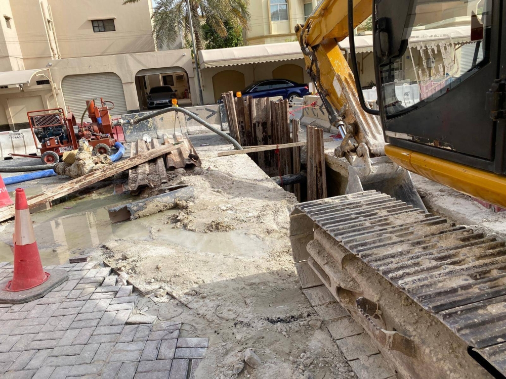 أهالي عراد يشكون إزعاج الحفريات وتأخر مشروع الصرف.. و&laquo;البلدية&raquo; تؤكد قرب الانتهاء