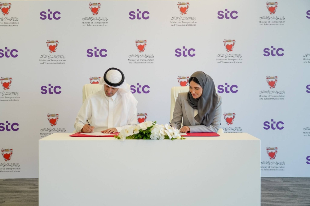 &laquo;الاتصالات&raquo; وstc البحرين توقعان اتفاقية تعاون لإطلاق أول محطة رقمية للحافلات في المملكة