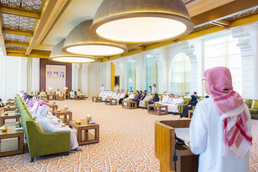 ناصر بن حمد: برنامج &laquo;جرب تشتغل&raquo; يعزز خبرات الشباب ويترجم الشراكة المجتمعية