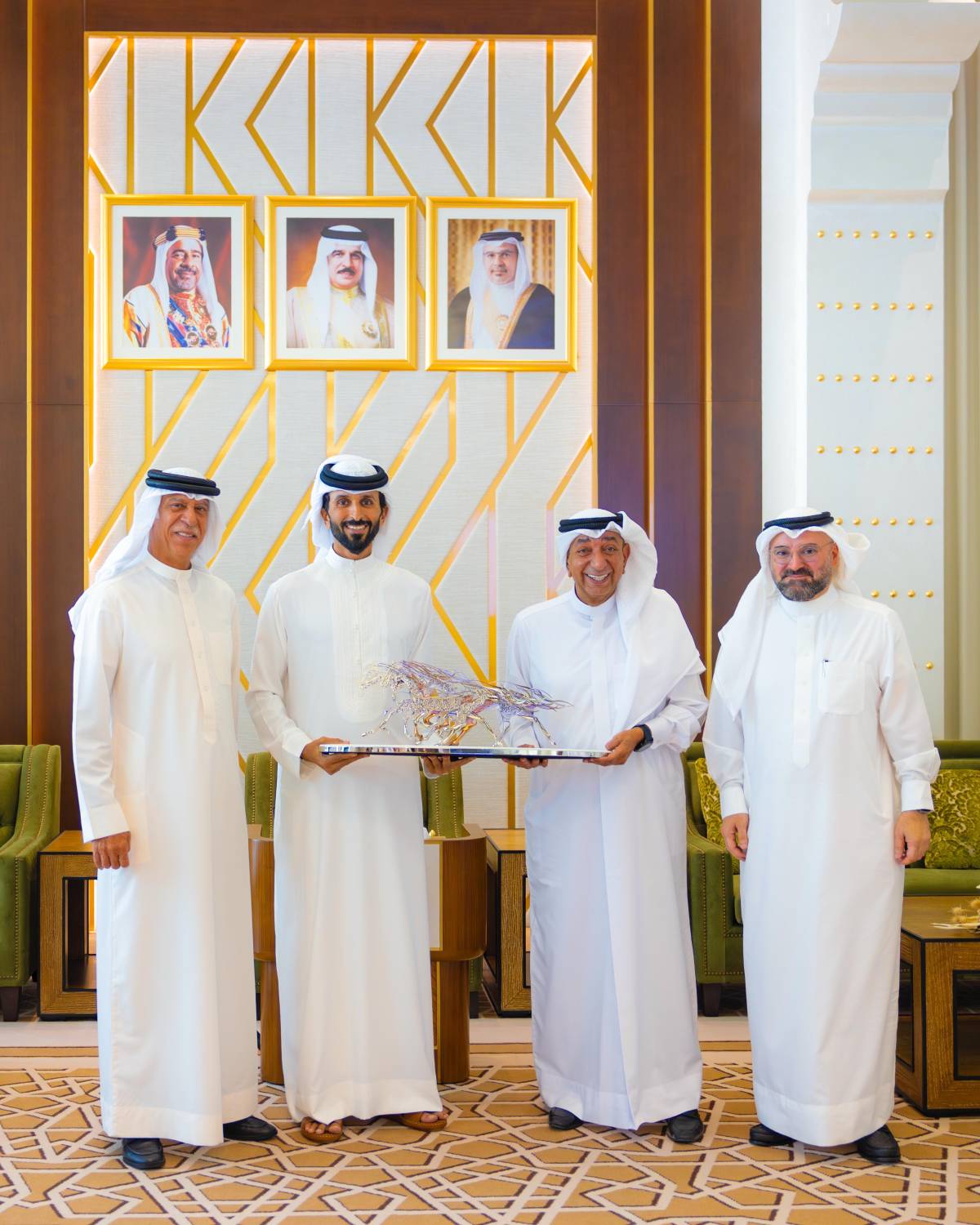 ناصر بن حمد: برنامج &laquo;جرب تشتغل&raquo; يعزز خبرات الشباب ويترجم الشراكة المجتمعية