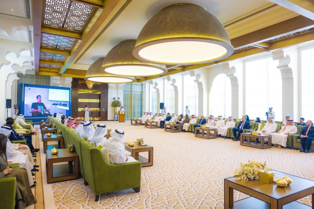 ناصر بن حمد: برنامج &laquo;جرب تشتغل&raquo; يعزز خبرات الشباب ويترجم الشراكة المجتمعية