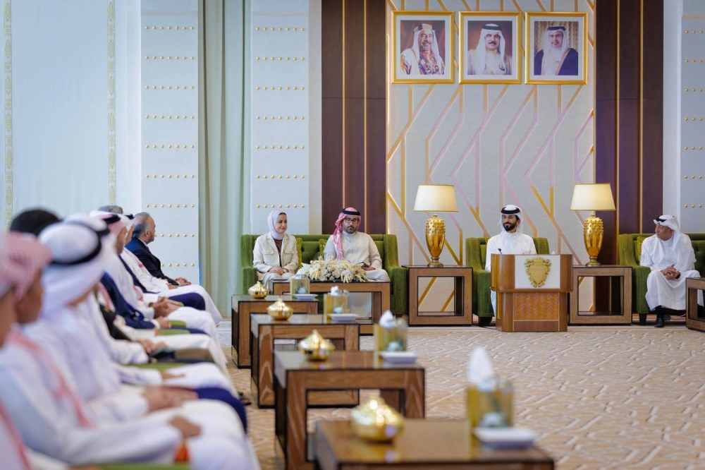 ناصر بن حمد: برنامج &laquo;جرب تشتغل&raquo; يعزز خبرات الشباب ويترجم الشراكة المجتمعية