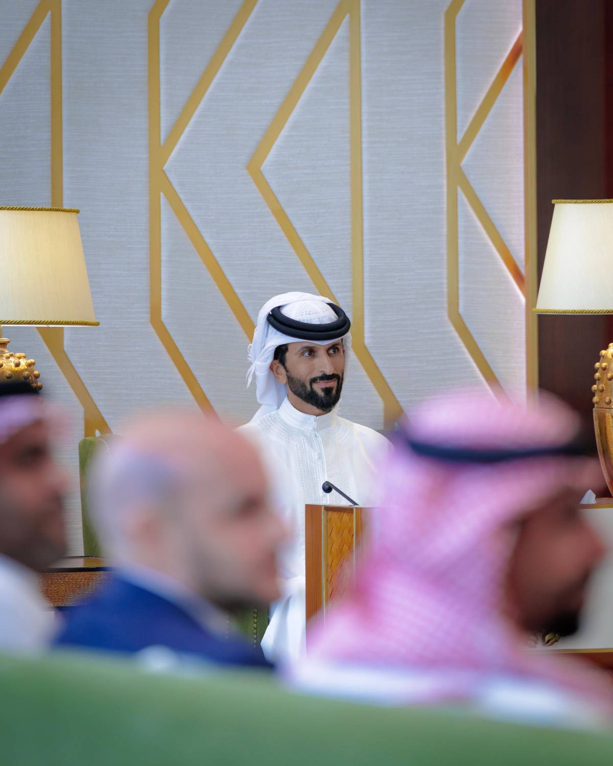 ناصر بن حمد: برنامج &laquo;جرب تشتغل&raquo; يعزز خبرات الشباب ويترجم الشراكة المجتمعية