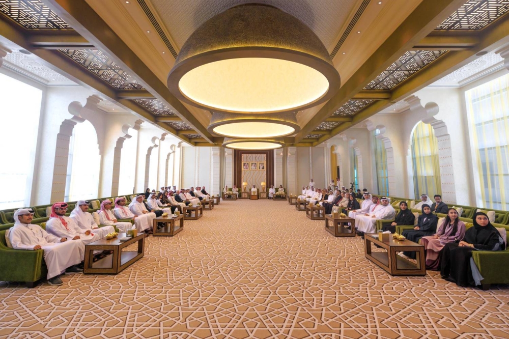 ناصر بن حمد: برنامج &laquo;جرب تشتغل&raquo; يعزز خبرات الشباب ويترجم الشراكة المجتمعية