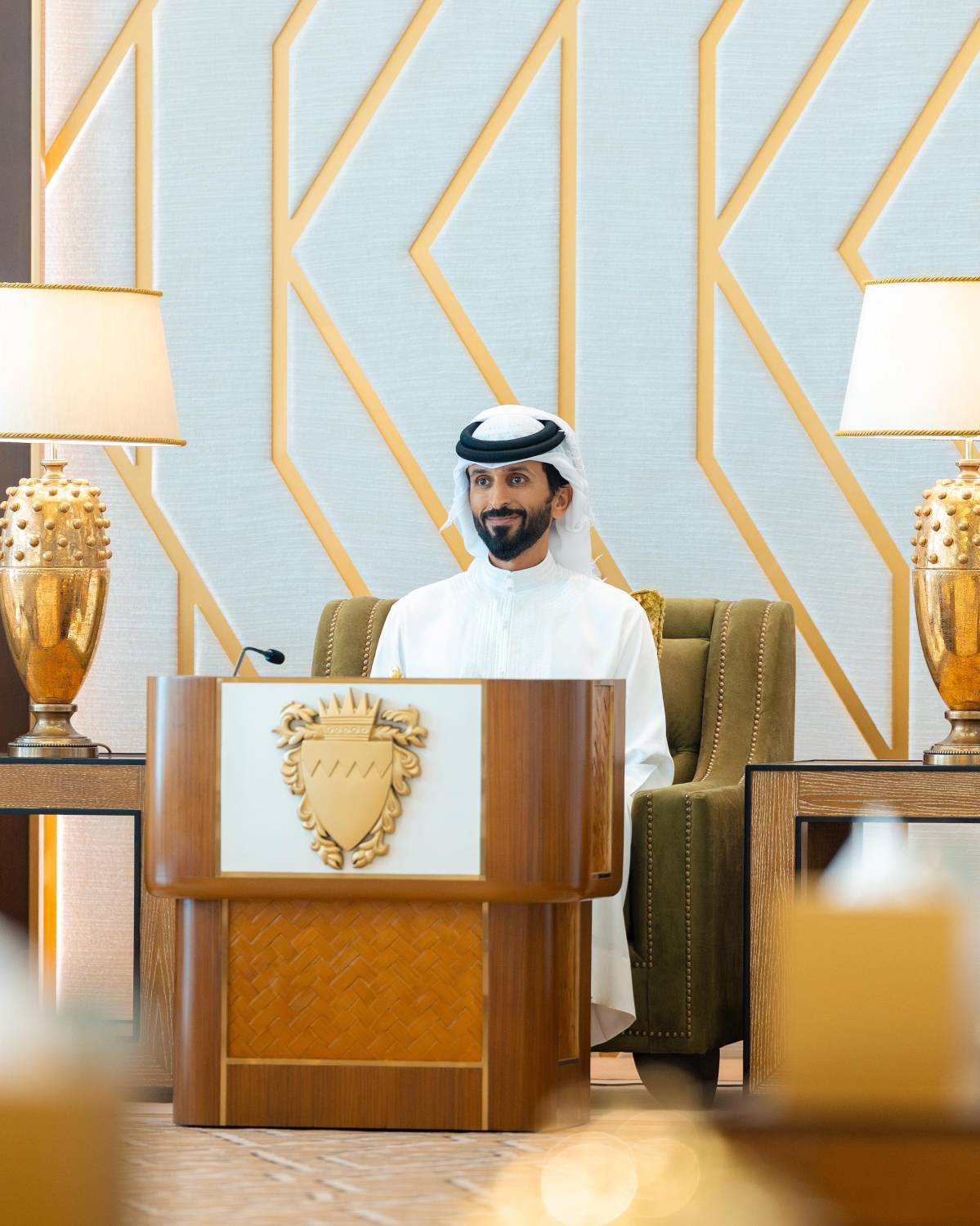 ناصر بن حمد: برنامج &laquo;جرب تشتغل&raquo; يعزز خبرات الشباب ويترجم الشراكة المجتمعية