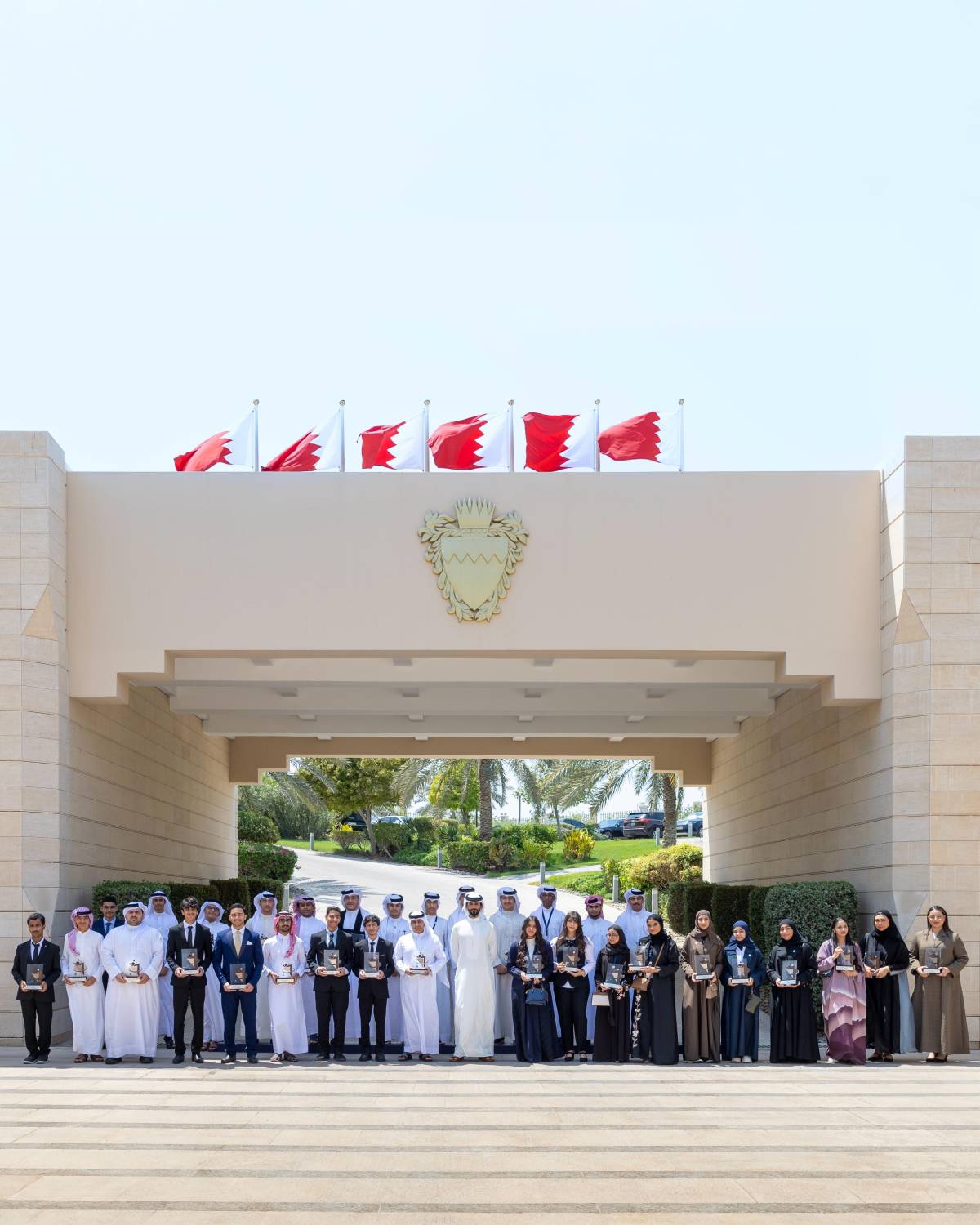 ناصر بن حمد: برنامج &laquo;جرب تشتغل&raquo; يعزز خبرات الشباب ويترجم الشراكة المجتمعية