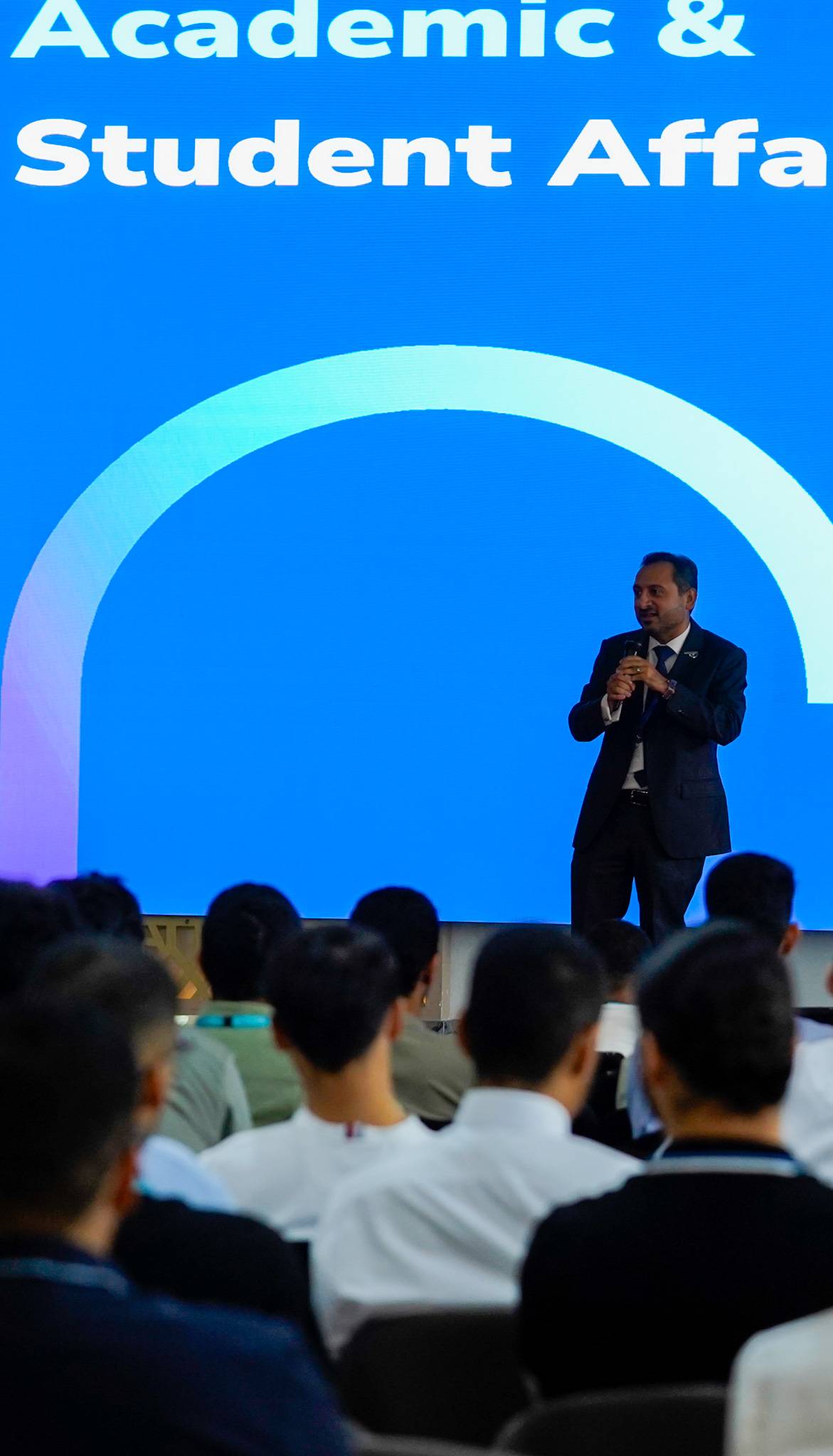 استعدادًا للعام الجديد... "بوليتكنك البحرين" تنظم برنامج التهيئة لطلبتها المستجدين