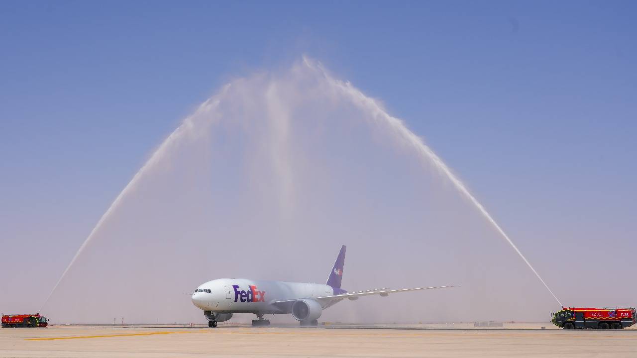 فيديكس تسيّر أول رحلة تربط المملكة العربية السعودية بالولايات المتحدة وأوروبا بدون توقف*