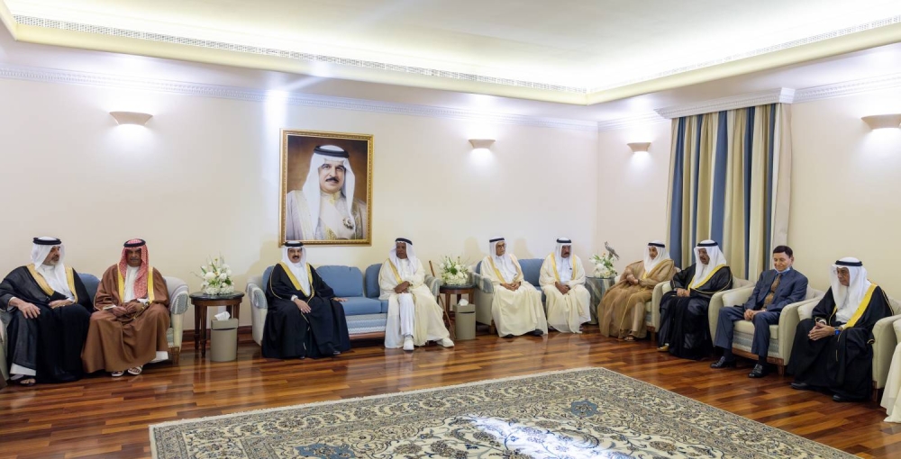 الملك يشرف حفل زواج الشيخ خالد بن ناصر بن خالد آل خليفة حفيد وزير الديوان الملكي