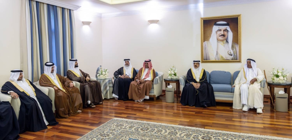 الملك يشرف حفل زواج الشيخ خالد بن ناصر بن خالد آل خليفة حفيد وزير الديوان الملكي