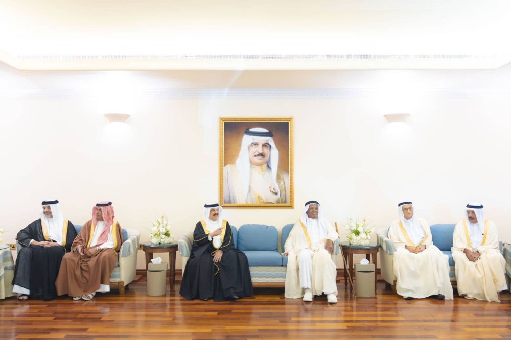 الملك يشرف حفل زواج الشيخ خالد بن ناصر بن خالد آل خليفة حفيد وزير الديوان الملكي