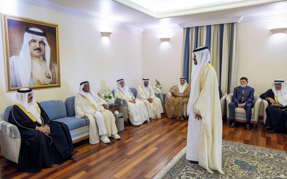 الملك يشرف حفل زواج الشيخ خالد بن ناصر بن خالد آل خليفة حفيد وزير الديوان الملكي