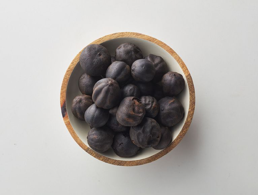 فوائد مذهلة لتناول الليمون الأسود على الريق