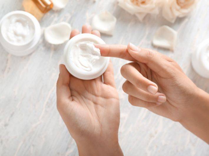 عناية سهلة ونتائج مبهرة.. لماذا تحتاج بشرتك إلى الترطيب كل يوم؟