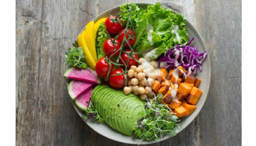 هذه الأطعمة تقلل من سيولة الدم.. احرص على تناولها