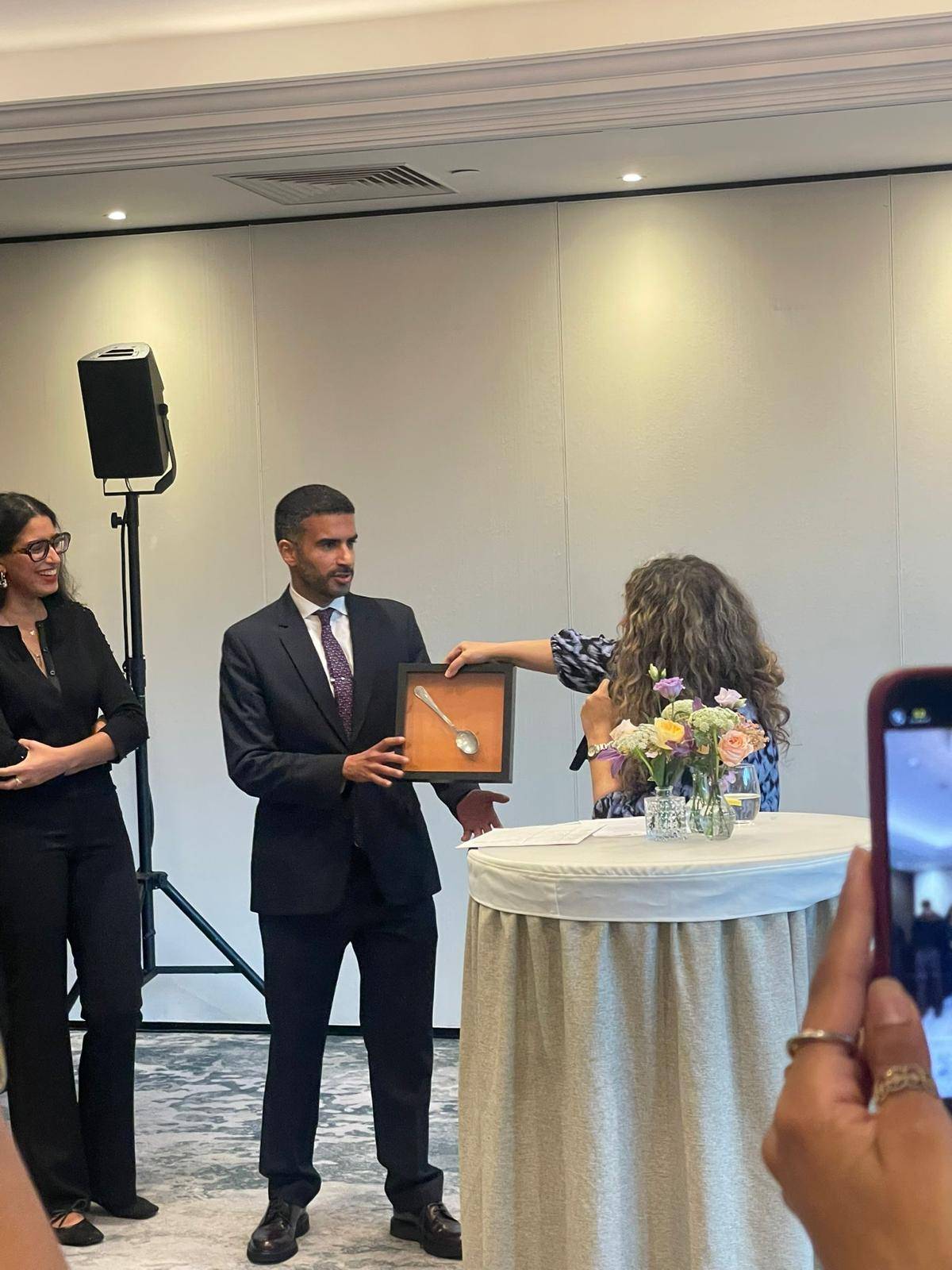 دبلوماسي بحريني يفوز برئاسة جمعية الدبلوماسيين الشباب في لندن