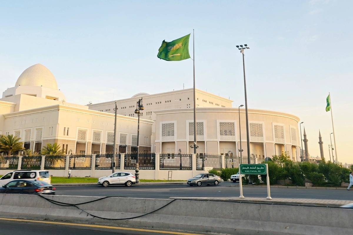 السعودية: السجن 25 عاماً لمهندس ووسطاء ورجال أعمال بتهمة الرشوة وغسيل الأموال