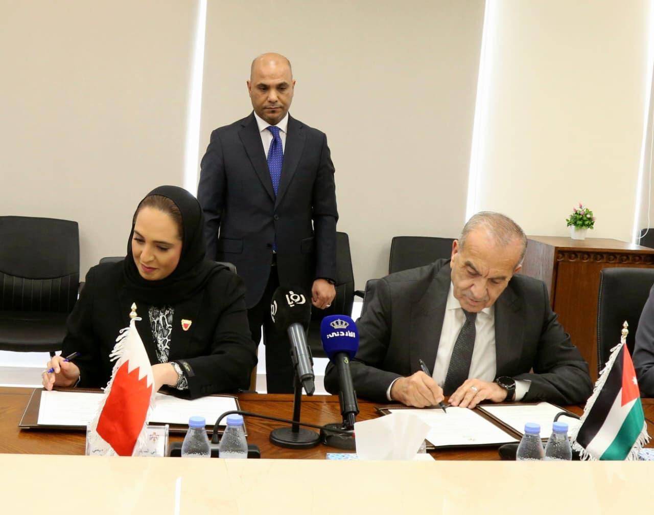 آمنة الرميحي&nbsp;تبرم مع نظيرها الأردني مذكرة البرنامج التنفيذي للتعاون في مجالات الإسكان والتخطيط العمراني